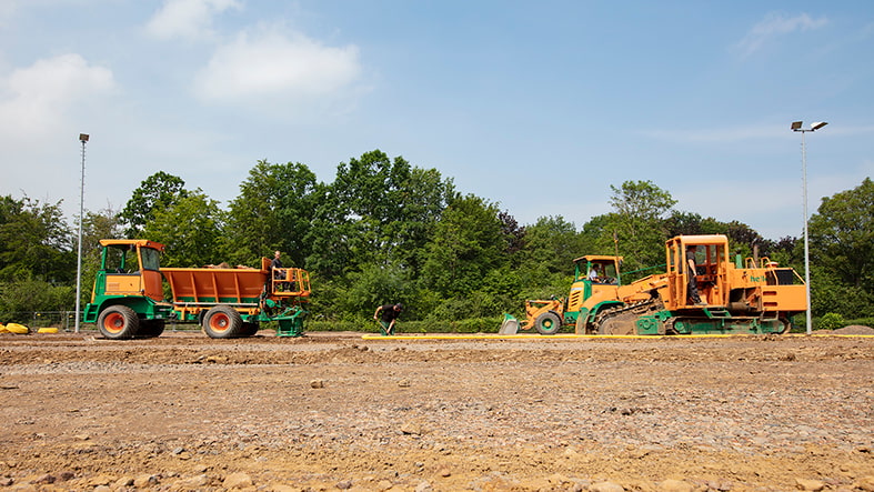Maschinen Drainage Sportplatz