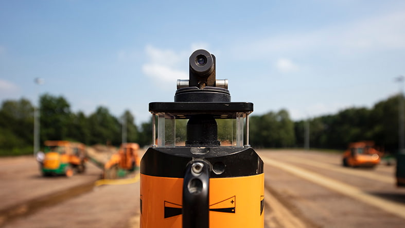 Lasertechnik Drainage Sportplatz Baustelle