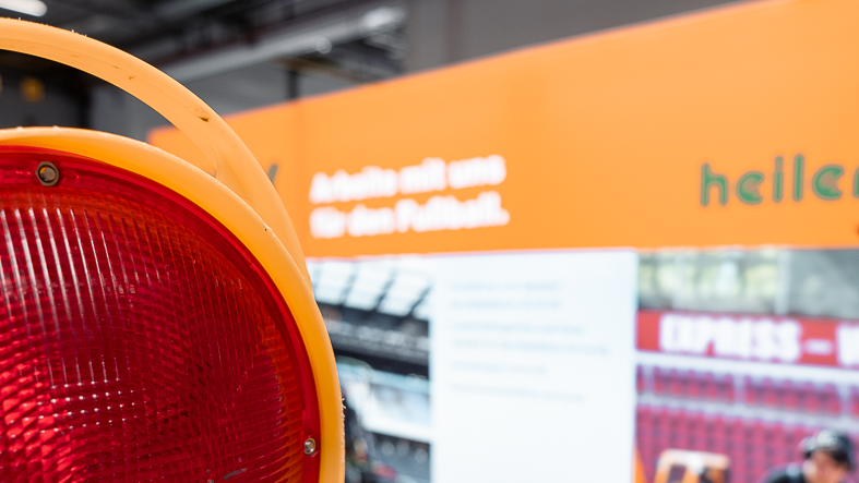 Messestand von Heiler mit Warnbarke
