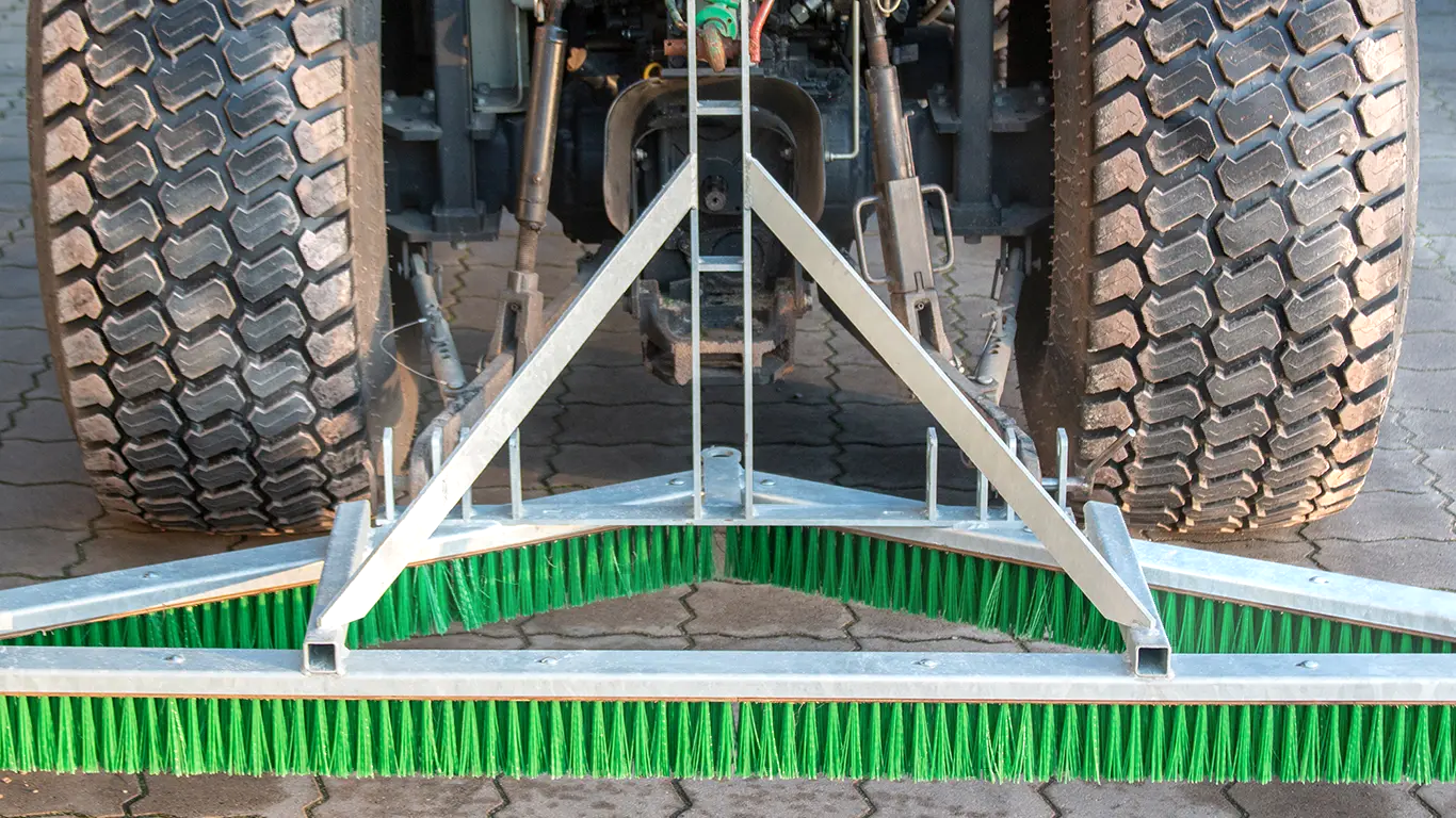 Dreieckbesen Kunstrasenpflege